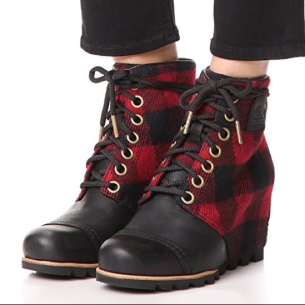 Sorel PDX Wedge Black and Red Plaid Boots Size 7